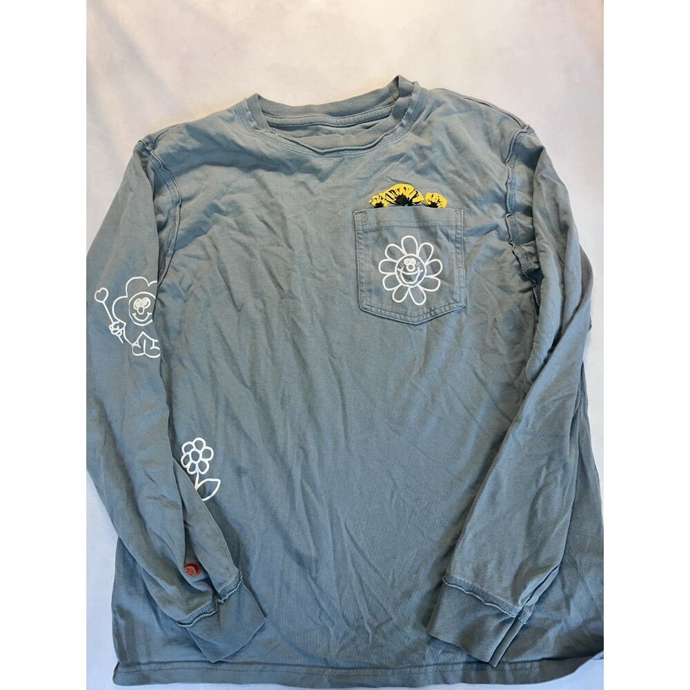 Converse men’s Long sleeve crewneck light blue flower pocket graphic extra small